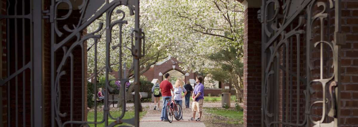 Lago-gates-students